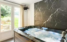 LE CHILL Suite&SPA (Jacuzzi et Sauna privés)
